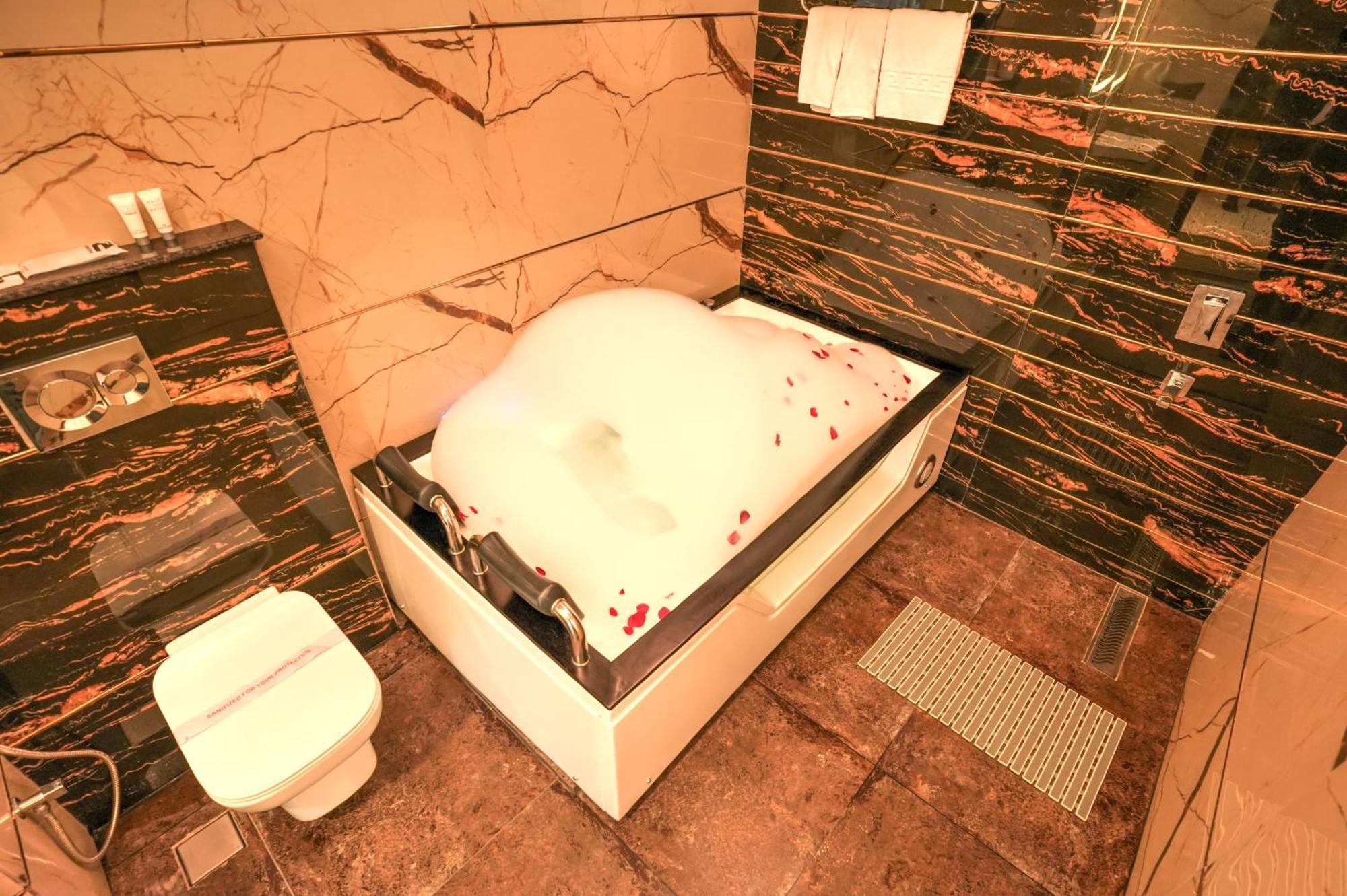 Rj Hotel - Managed By Atithi House Greater Noida Dış mekan fotoğraf