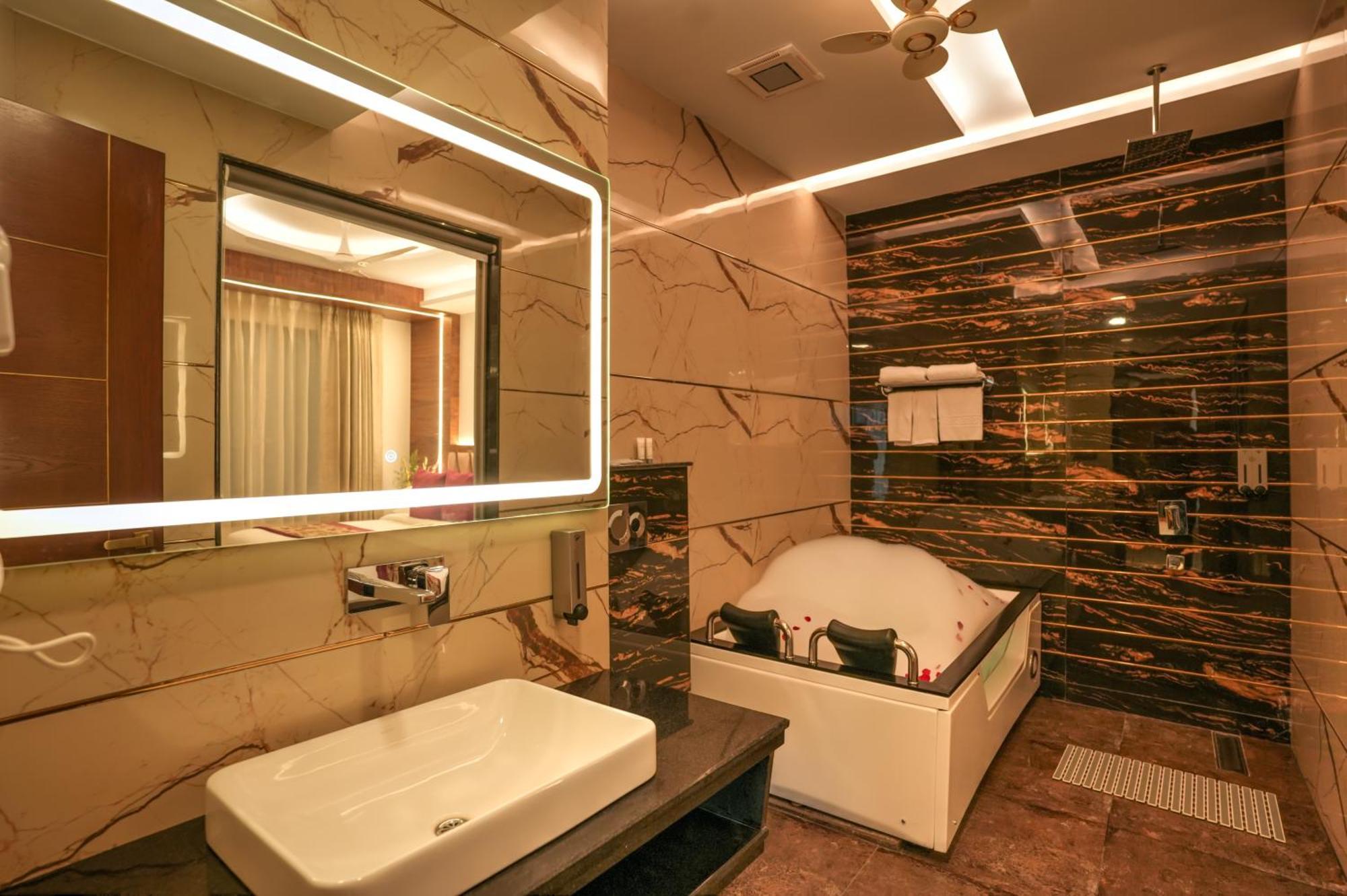 Rj Hotel - Managed By Atithi House Greater Noida Dış mekan fotoğraf